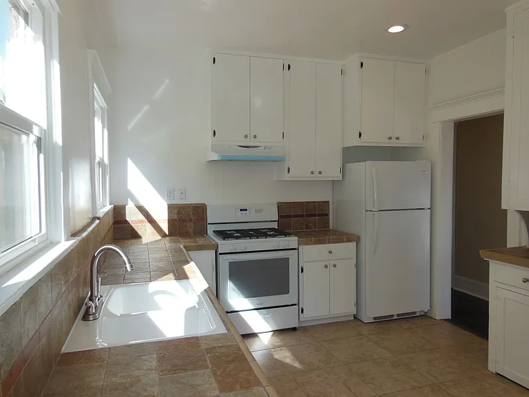 1280 N Ardmore Ave #1282 — Photo 12