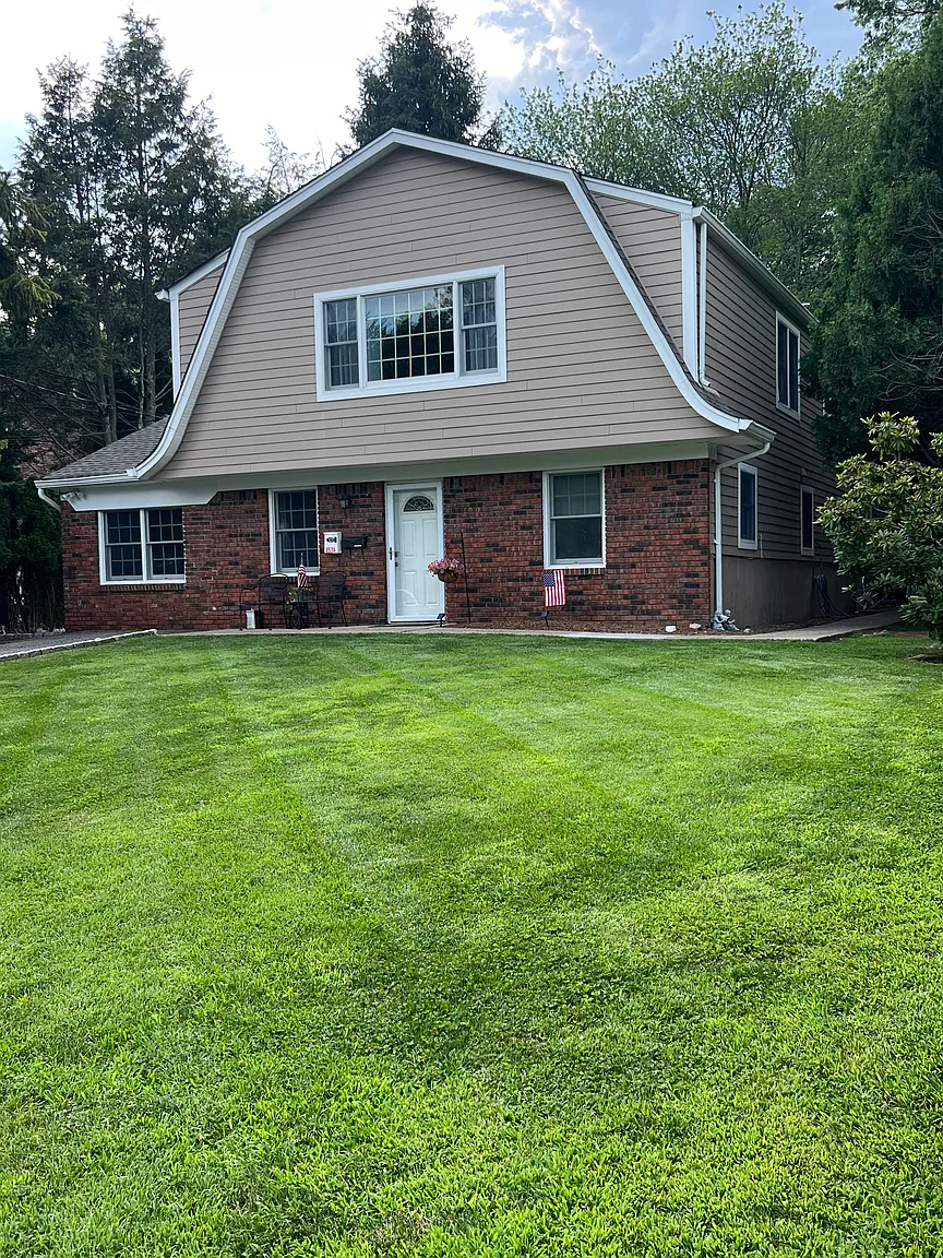 457A Summit St photo 1