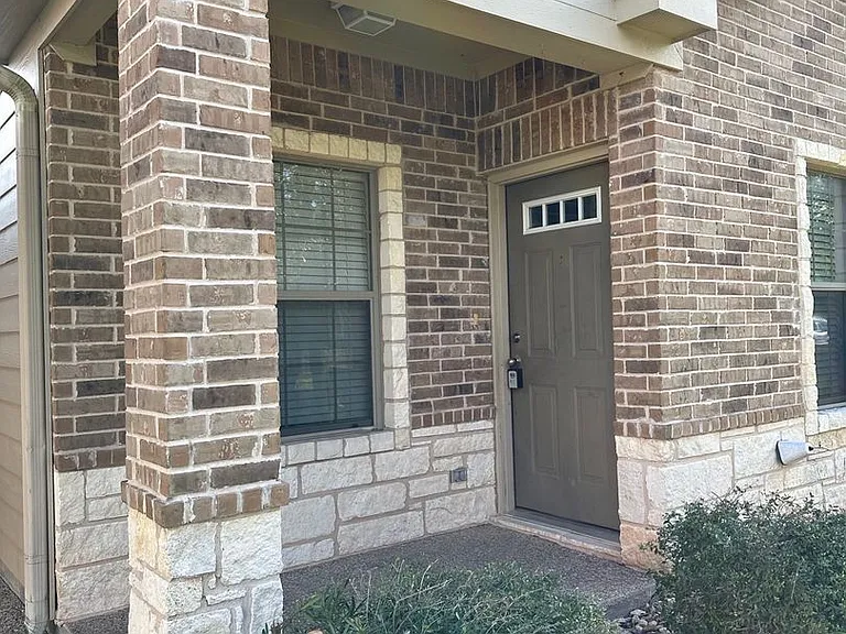 126 Bentwood — Photo 2