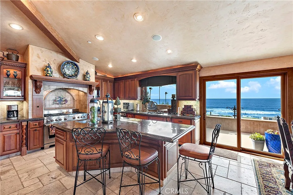 4 bed, 3.5 bath, 3799 sqft, $25,000 — Photo 3