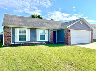 813 Tyler St, Centerton, AR 72719