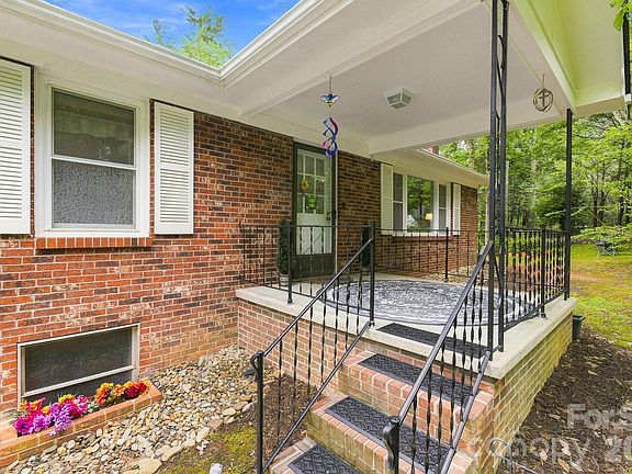 2nd image of 108 Arthur Ln