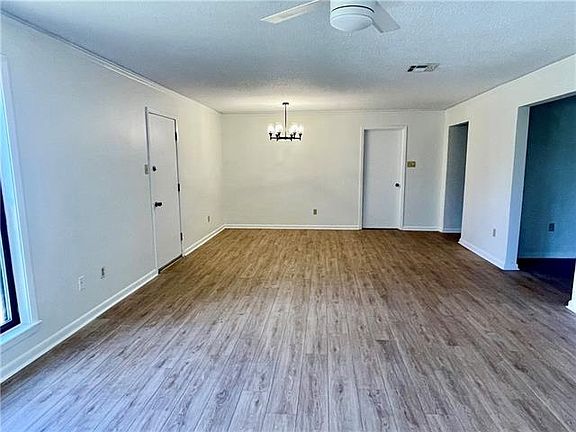4th image of 554 Stratford Dr