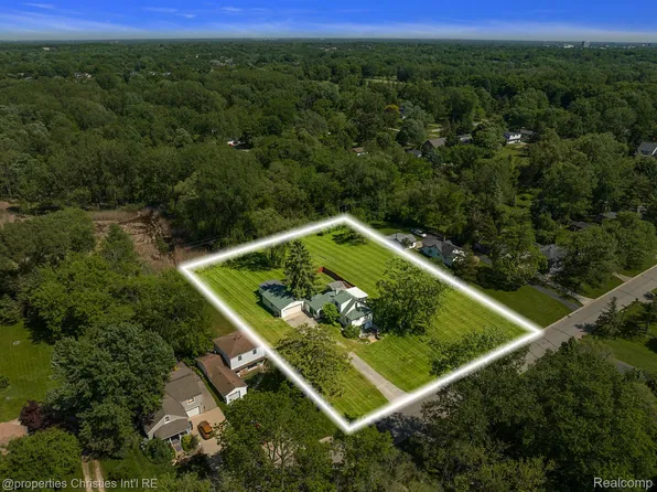 3185 Willet Ave, Rochester Hills, MI 48309
