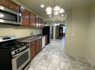 1021 W 18th Pl, Chicago, IL 60608