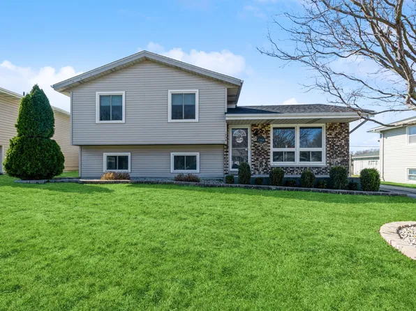 1756 Saint George Dr, Schererville, IN 46375