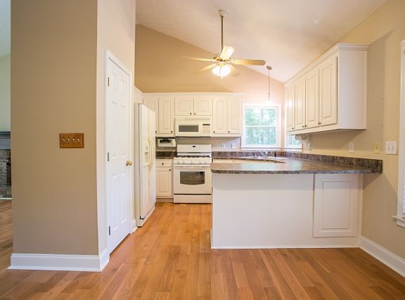 5th image of 609 Victoria Ln