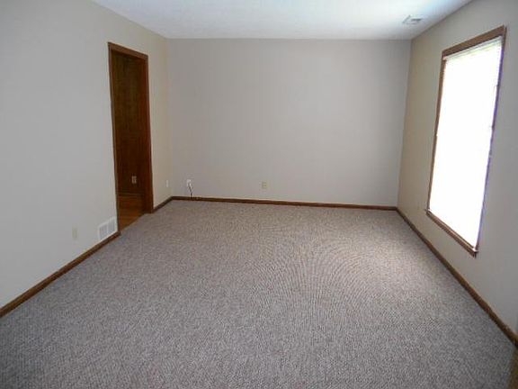 3rd image of 706 Village Dr