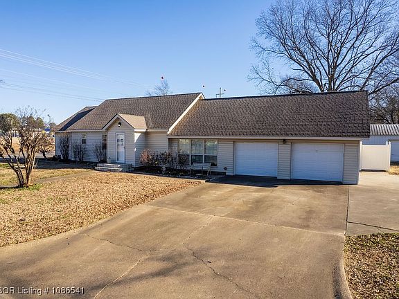 2nd image of 428 N Elm St