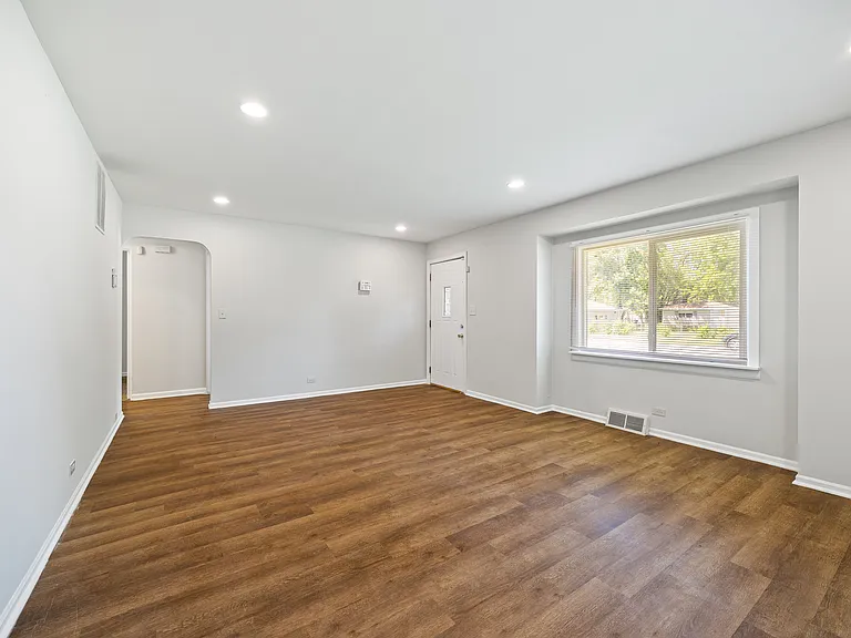 16802 Bulger Ave — Photo 7