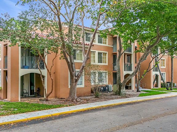 5th image of 4852 N State Rd Unit 3103