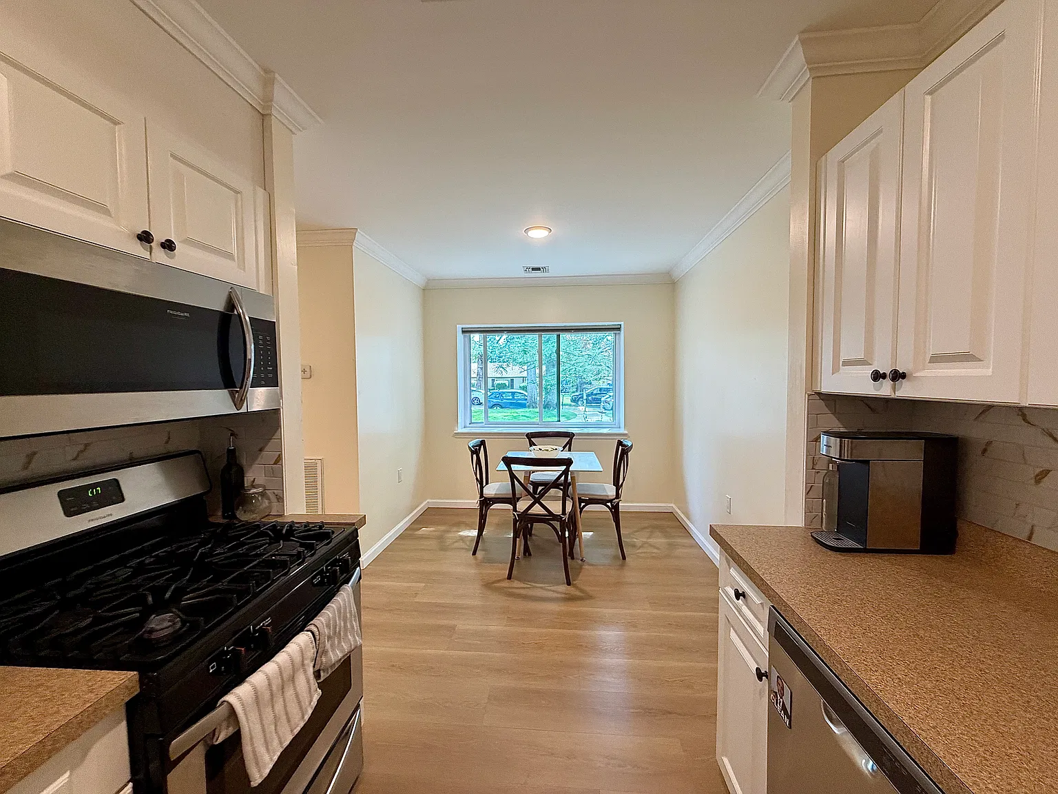 1 bed, 800 sqft, $2,500 — Photo 2