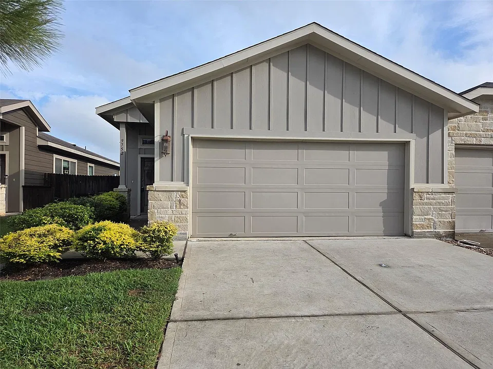 9752 Grosbeak Ln