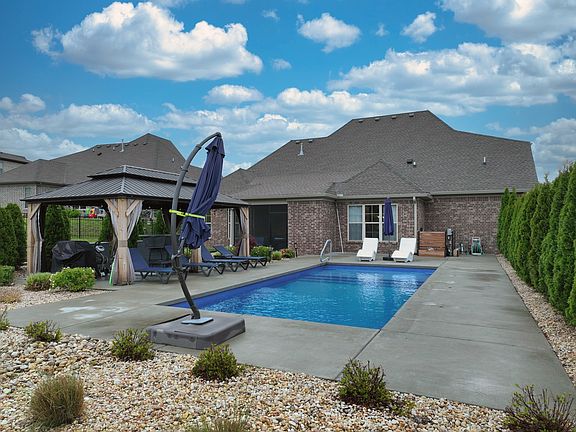 2nd image of 963 Luxborough Dr