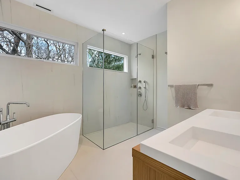 33 Hedges Banks Dr — Photo 15