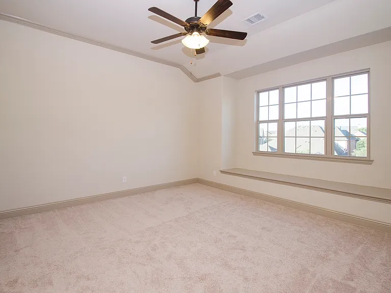 939 Whitehall Dr — Photo 30