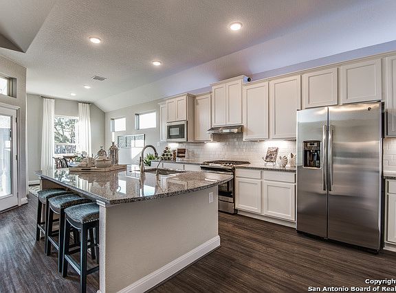 3rd image of 3221 Harvest Hill Blvd