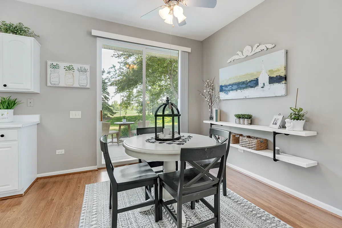 2 bed, 1.5 bath, 1130 sqft, $2,400 — Photo 3