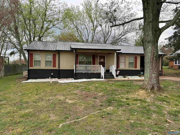 704 7th St NE, Arab, AL 35016