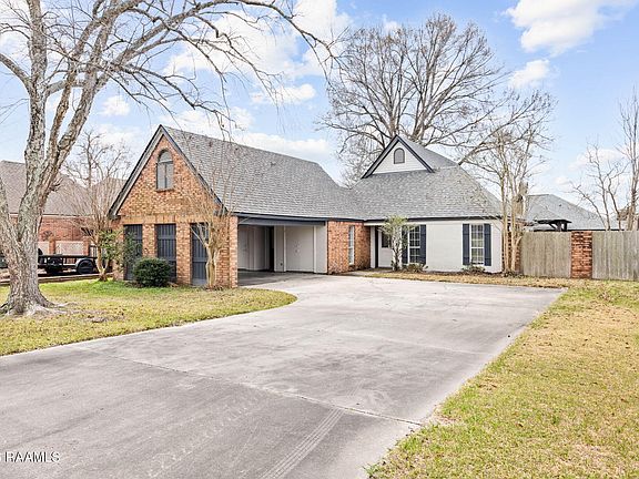 2nd image of 800 Canberra Rd