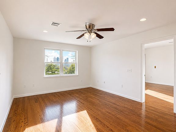 5th image of 135 38th St APT 404