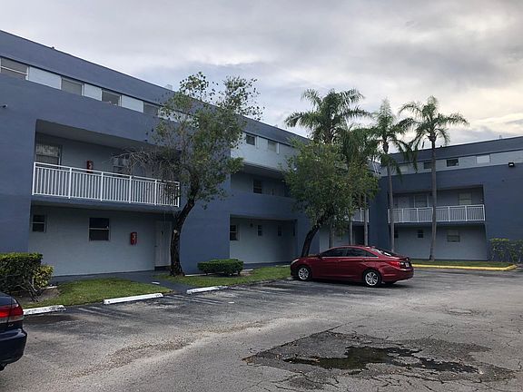 5th image of 9365 Fontainebleau Blvd #205
