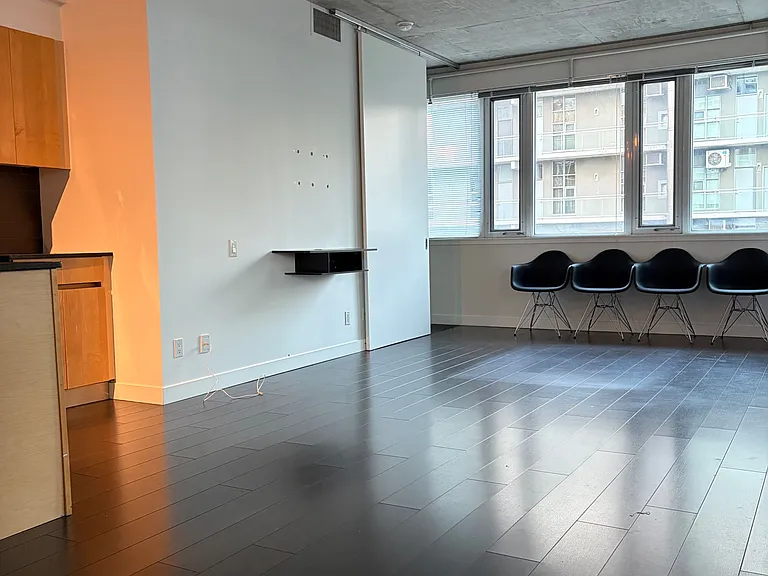 38 Niagara St #304 — Photo 7