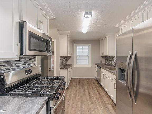 4th image of 26581 Forestview Ave