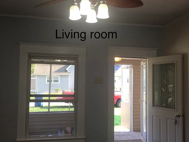 302 Elles Ave — Photo 6
