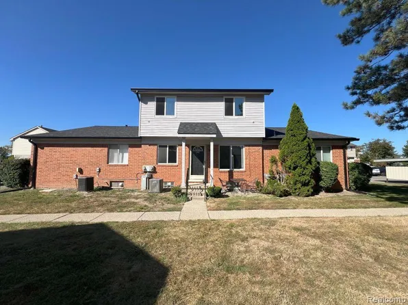 2296 Orchard Crest St, Shelby Township, MI 48317