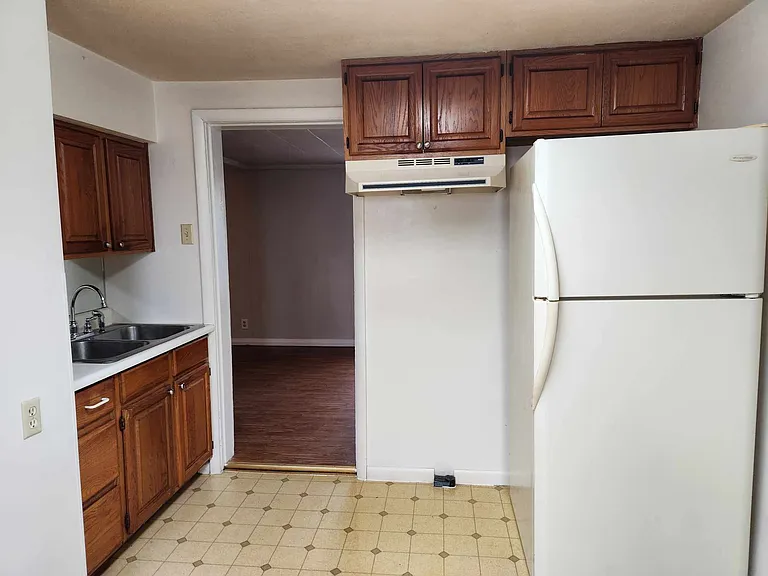220 Evans Ave — Photo 6