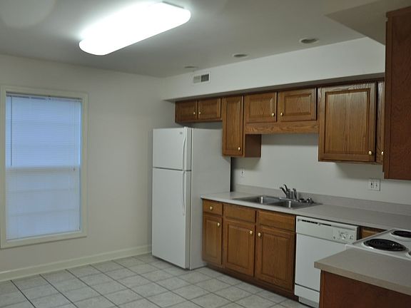 4th image of 8610 Standing Oak Dr APT 3