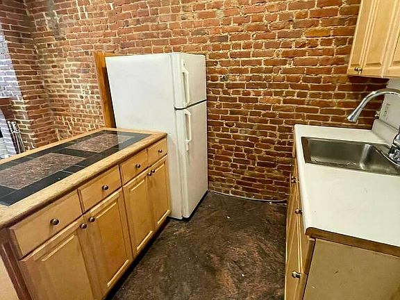2nd image of 1252 Lexington Ave APT 3R