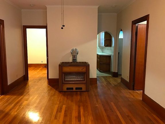 5th image of 251 Cory St