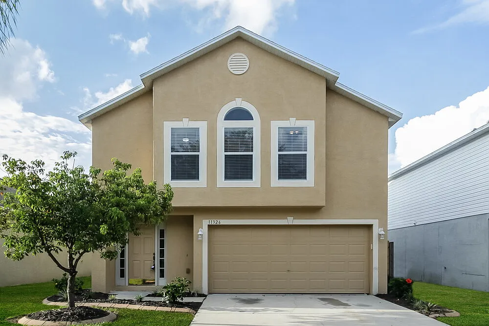 4 bed, 2.5 bath, 1926 sqft, $4,310 — Photo 1