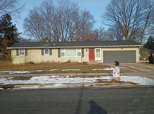 430 Woodview Dr, Sun Prairie, WI 53590