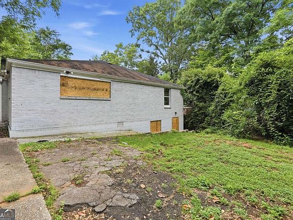 3rd image of 2668 Joyce Ave