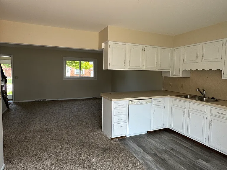 381 Kleiner St — Photo 9