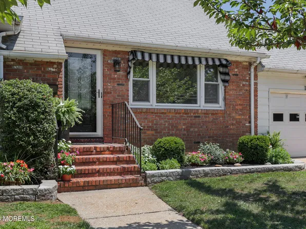 124 Memorial Parkway, Atlantic Highlands, NJ 07716