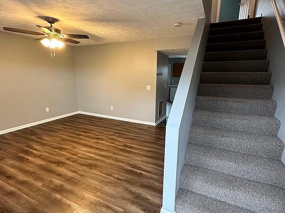 3rd image of 932 Altamont Ct #3