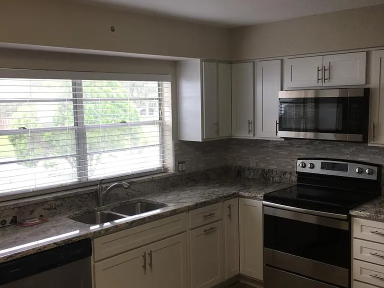 2424 W Cass St — Photo 3