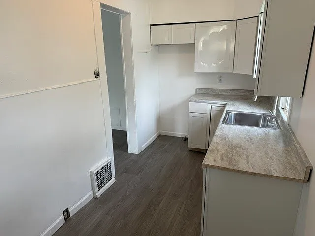 500 Russellwood Ave — Photo 9