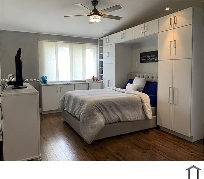 Towngate Condo Seven — Photo 2