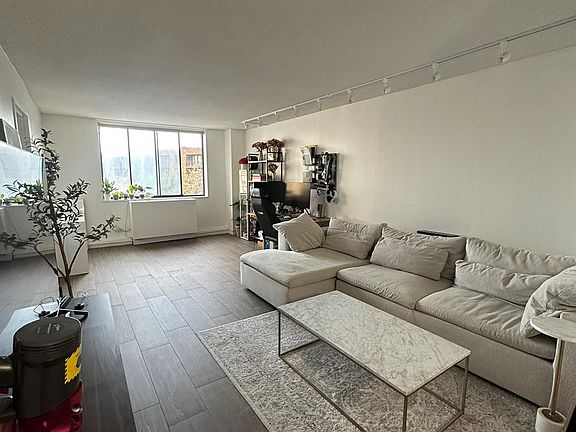 2nd image of 1 Bay Club Drive #3L
