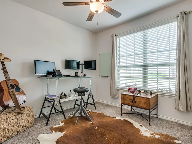 2152 Miramar Dr — Photo 7