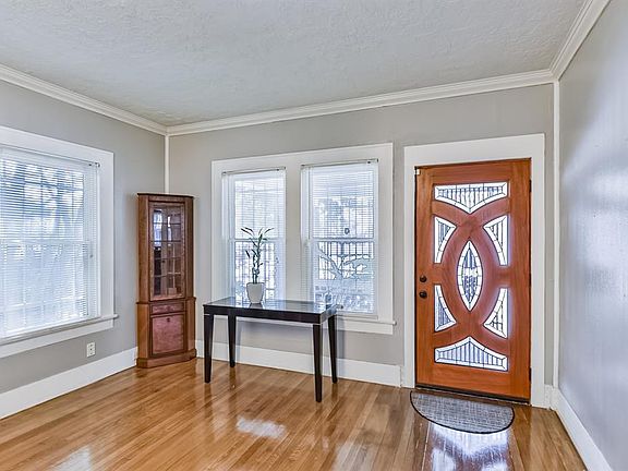 4th image of 1610 Richmond Ave