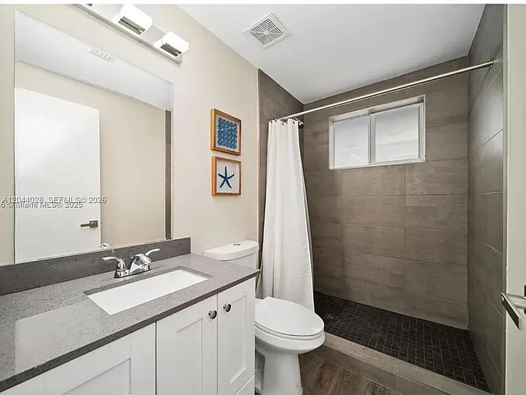 2311 Scott St #2 — Photo 9