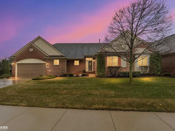 8160 Huntington Ridge Ct, Washington, MI 48094