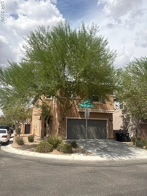 3 bed, 2.5 bath, 1840 sqft, $1,895 — Photo 2