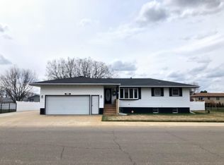 656 2nd Ave SW, Dickinson, ND 58601